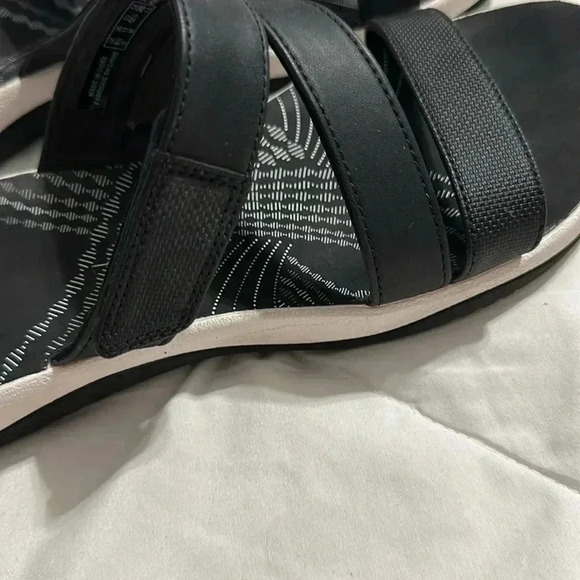 Cloudsteppers By Clarks Sunmaze Triple Strap Summery Sandals size 11 - Picture 3 of 5